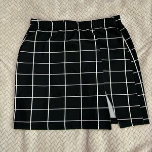 SHEIN Black and White Grid Mini Skirt with Side Slit